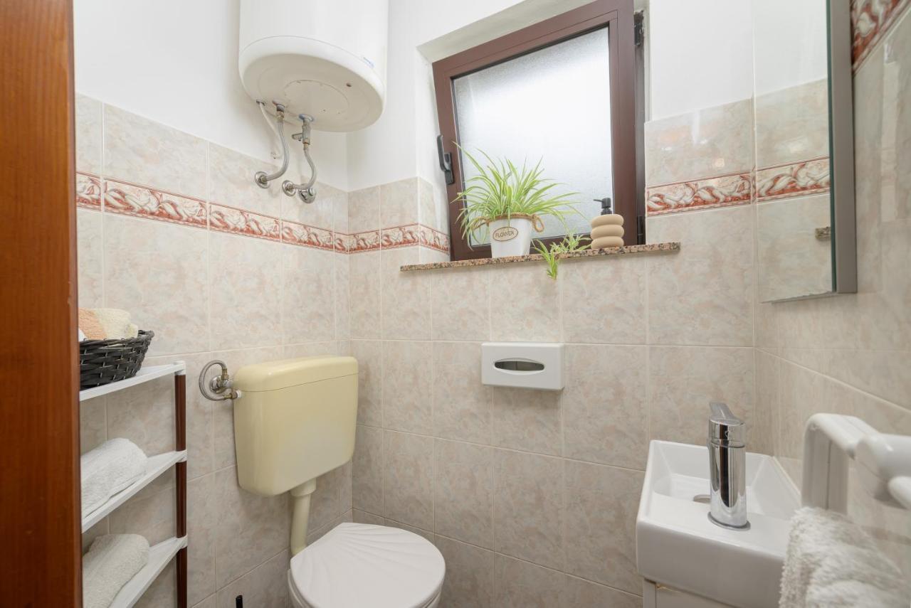 Holiday Apartment Ariella Krizanici Kültér fotó