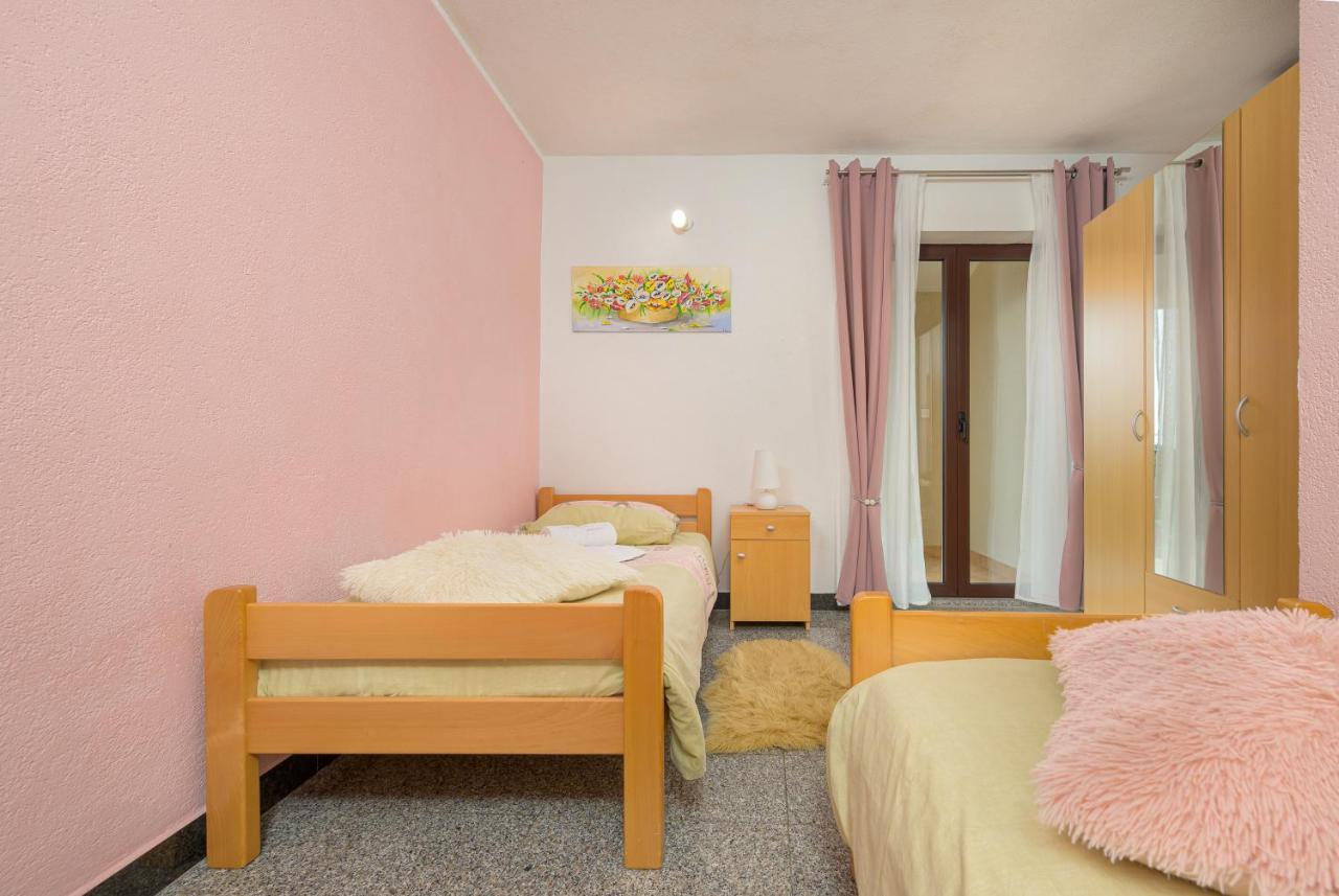 Holiday Apartment Ariella Krizanici Kültér fotó